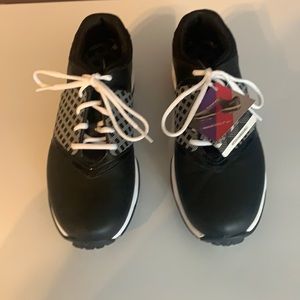 New with Tags Nike Air women’s golf shoes size 7W